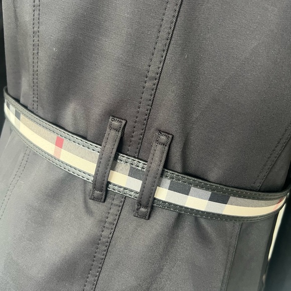 Burberry Black Double-Breasted Trench Coat - Picture 9 of 16
